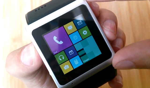 Un reloj inteligente con Android 4.0 que hace llamadas