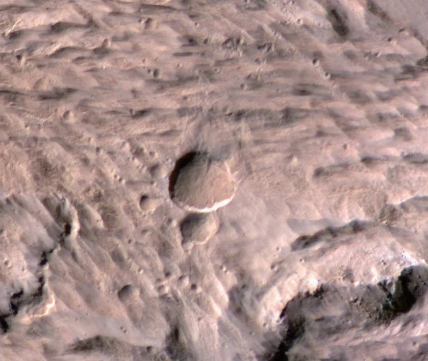 Un cráter marciano muy reciente