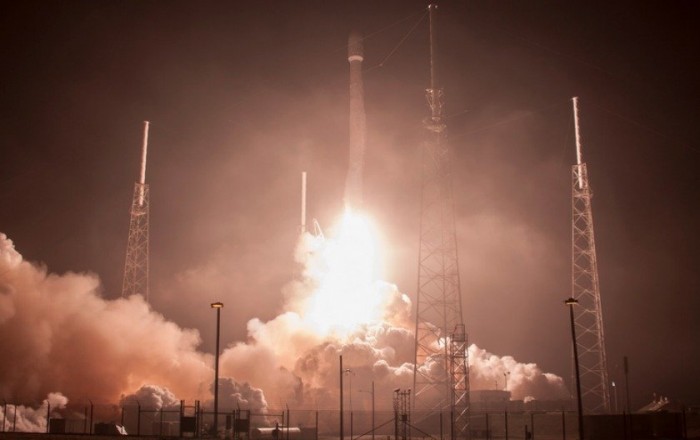 SpaceX lanza cohete Falcon 9 con dos satélites