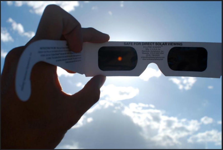 Ahora Demandan A Amazon Por Lentes Para Eclipses Supuestamente Defectuosos solar-eclipse-april-8-2025-kaveh-bigail