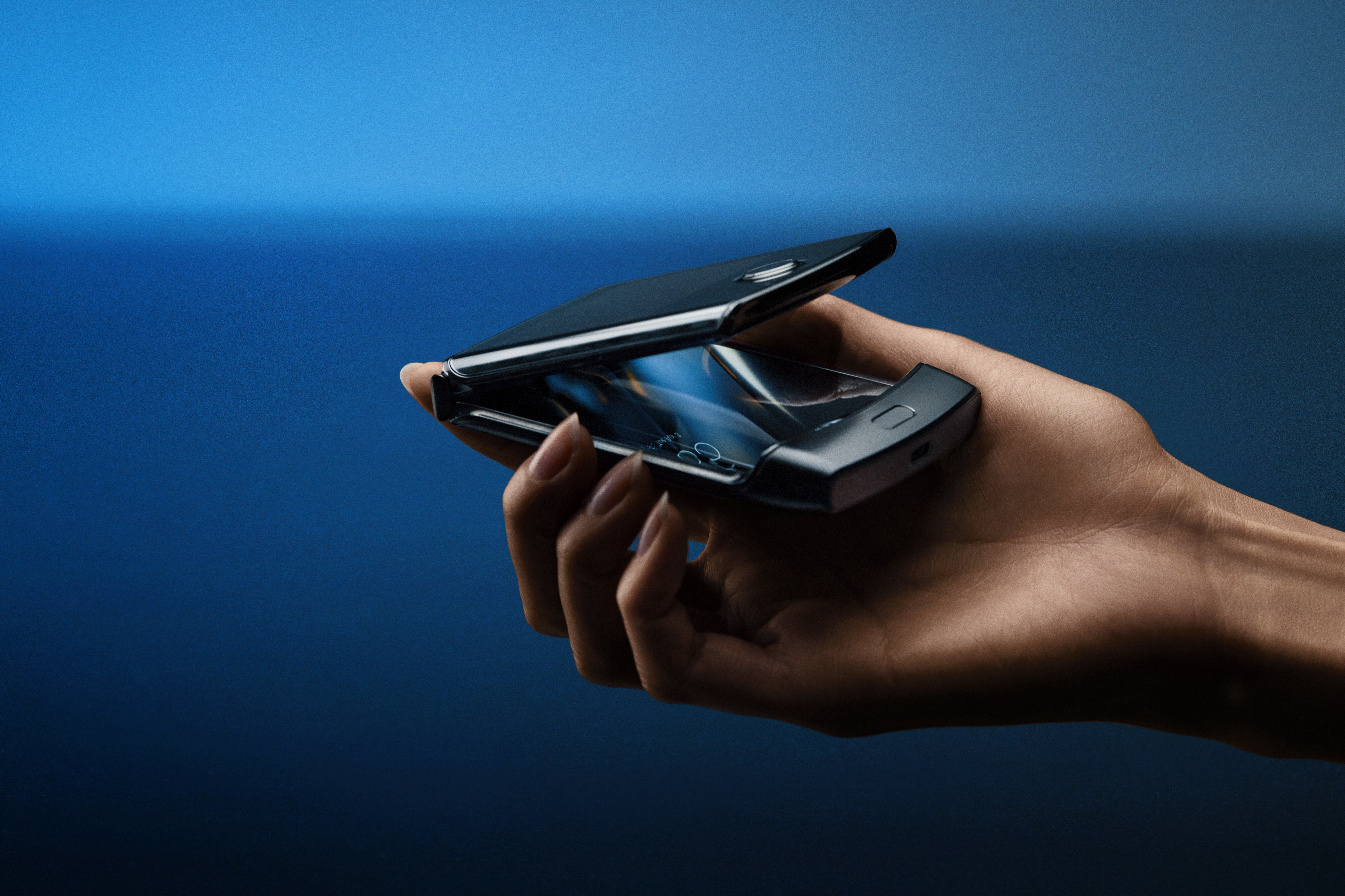Motorola va por Samsung, lanzaría un nuevo RAZR plegable y estas serían sus especificaciones. Noticias en tiempo real