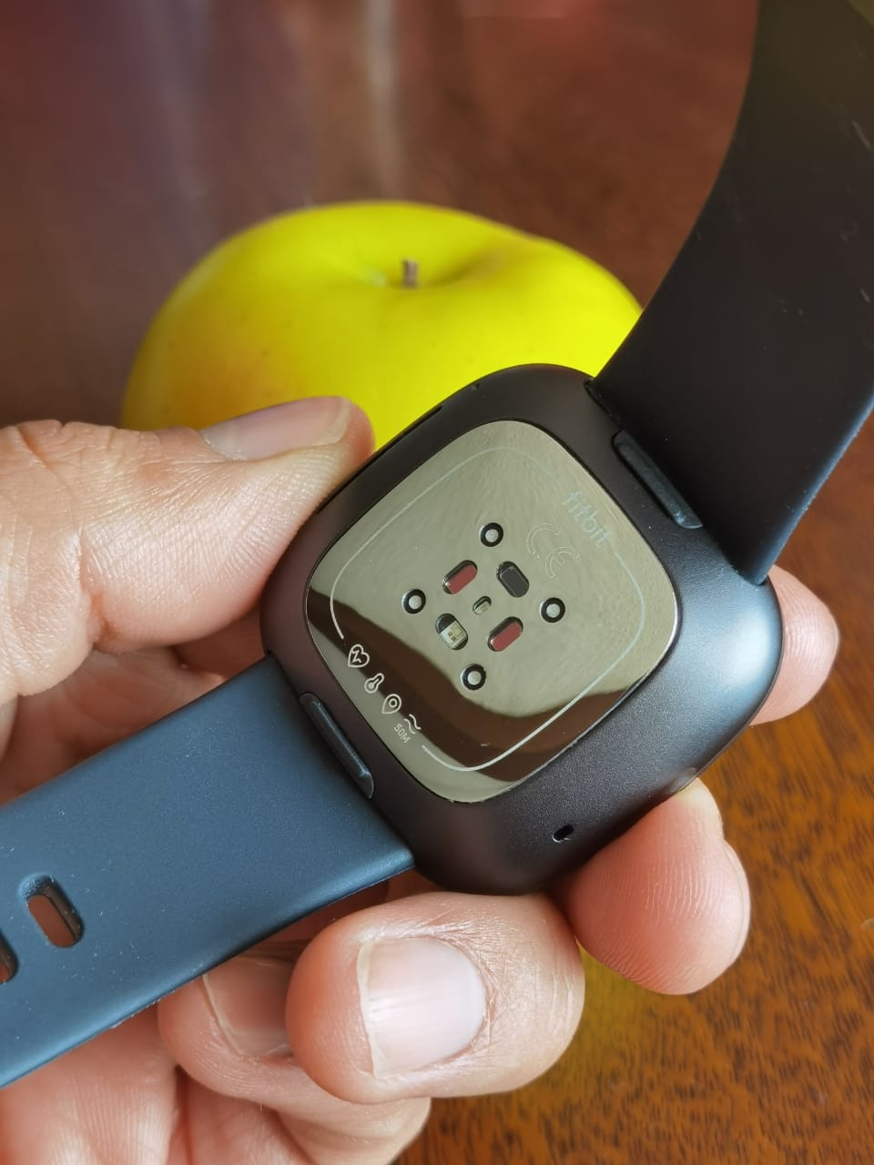 Con GPS y ECG: Fitbit vuelve a la carga con sus relojes Versa 4, Sense 2 y  la pulsera Inspire 3