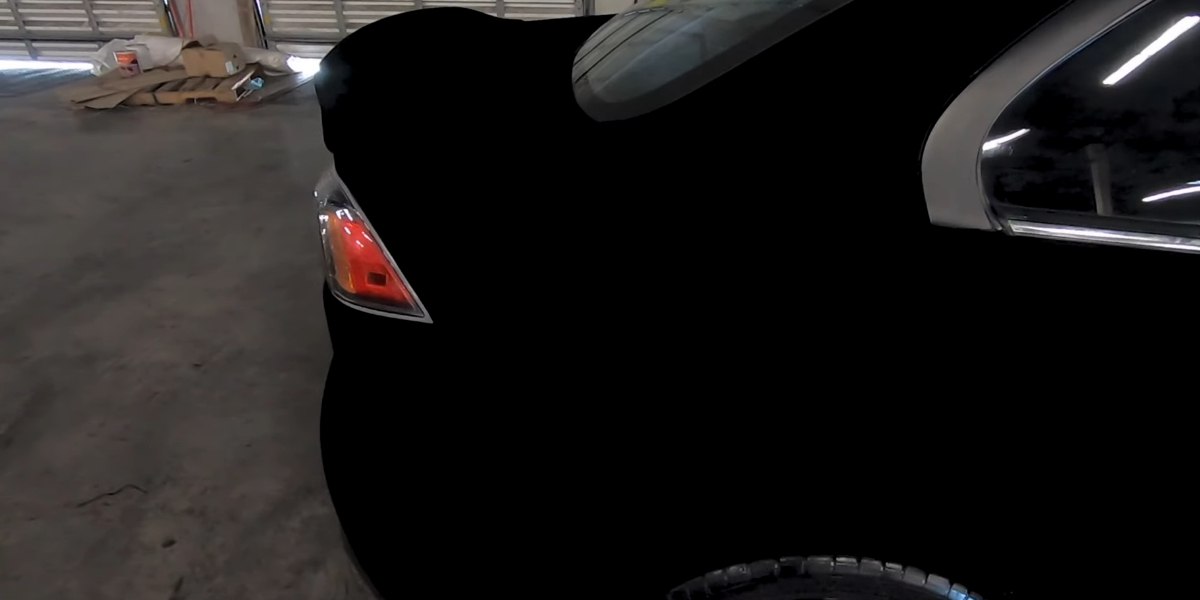 unocero - Pintan un coche con la pintura más negra del mundo y tienes que  verlo