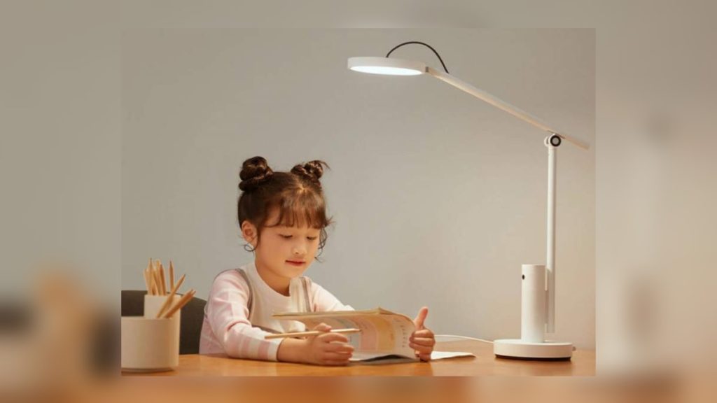 unocero - Xiaomi podría lanzar una lámpara con cámara para que vigiles a  tus hijos