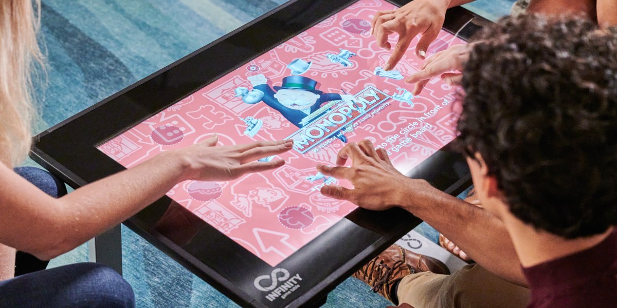 Infinity Game Table, una mesa touch para jugar Monopoly y más juegos. Noticias en tiempo real