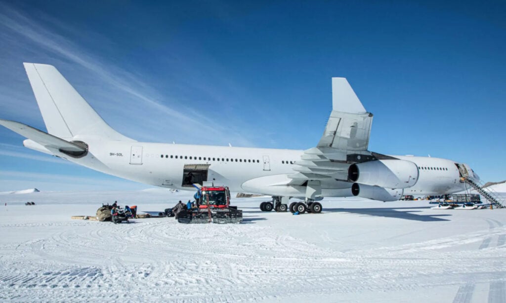 Airbus A340 logra aterrizar con éxito en la Antártida