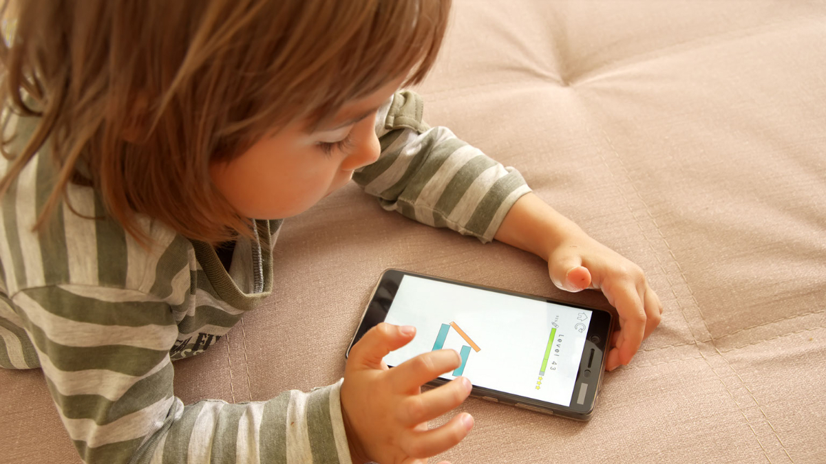 Niños y smartphones: Lo que debes saber antes de comprar un teléfono a tu  hijo