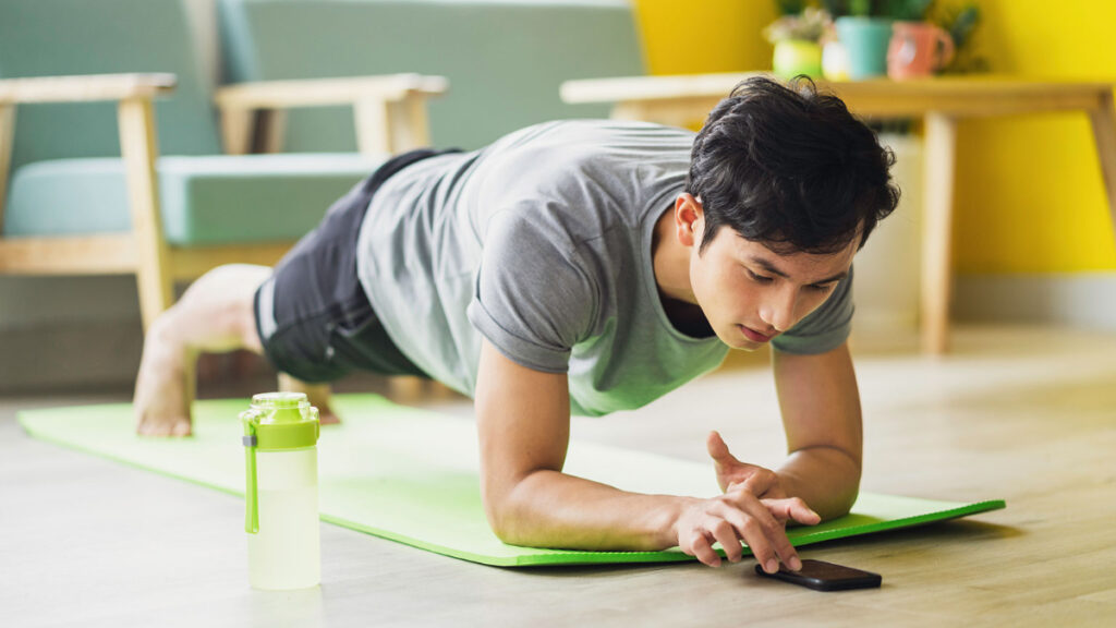 Cuatro apps esenciales para hacer ejercicio en casa y ahorrarte el gimnasio